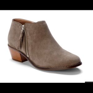Vionic Joy Serena Ankle Booties in gray (never worn)